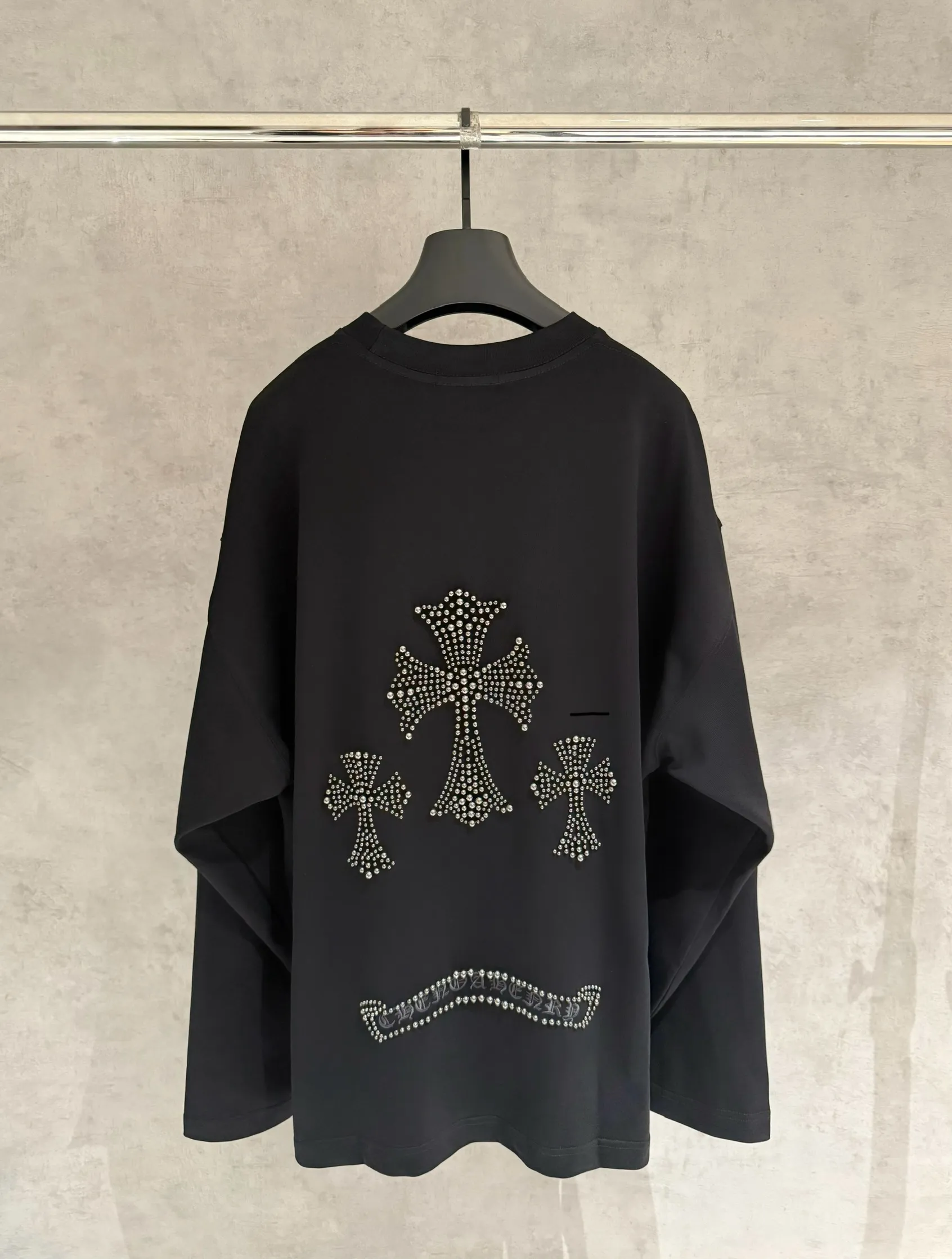🅿️350 [Strict quality control] CH Croixin's new long-sleeved sweatshirt T-shirt. Heavy 420g double yarn fabric. Beaded on the front. Wash the whole garment twice. Frayed and torn on all four sides. Heavy fabric. The neckline is made of icy Salona. Loose fit. Deep, wide and stylish. No deformation or shrinkage. Color: 3 colors, black, white and gray. Size: M-2xl